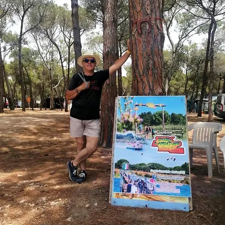 Agricampeggio La Pineta Campsite Lesina